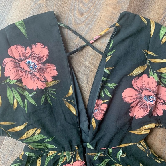 Floral Deep V Romper - Picture 3 of 4